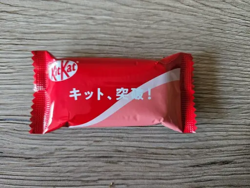 KitKat fraise et chocolat (vendu à l'unité)